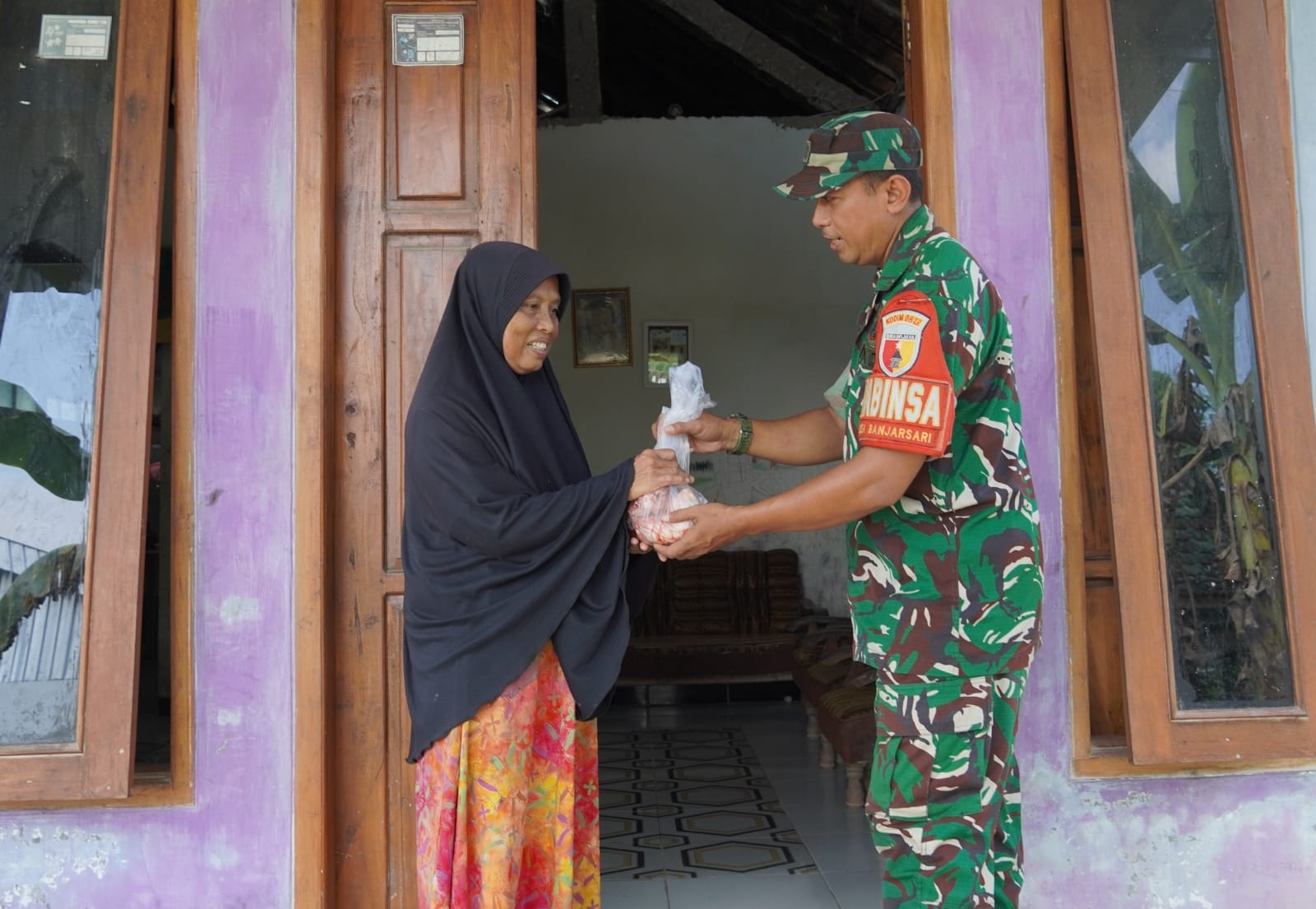 IMG-20260527-WA0021 Semangat Berbagi di Idul Adha, Kodim Bojonegoro Salurkan Daging Kurban