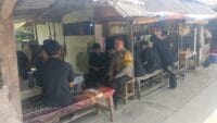 Bhabinkamtibmas Desa Sukanagara Sambangi Warga, Sampaikan Pesan Kamtibmas dan Sosialisasi Layanan 110