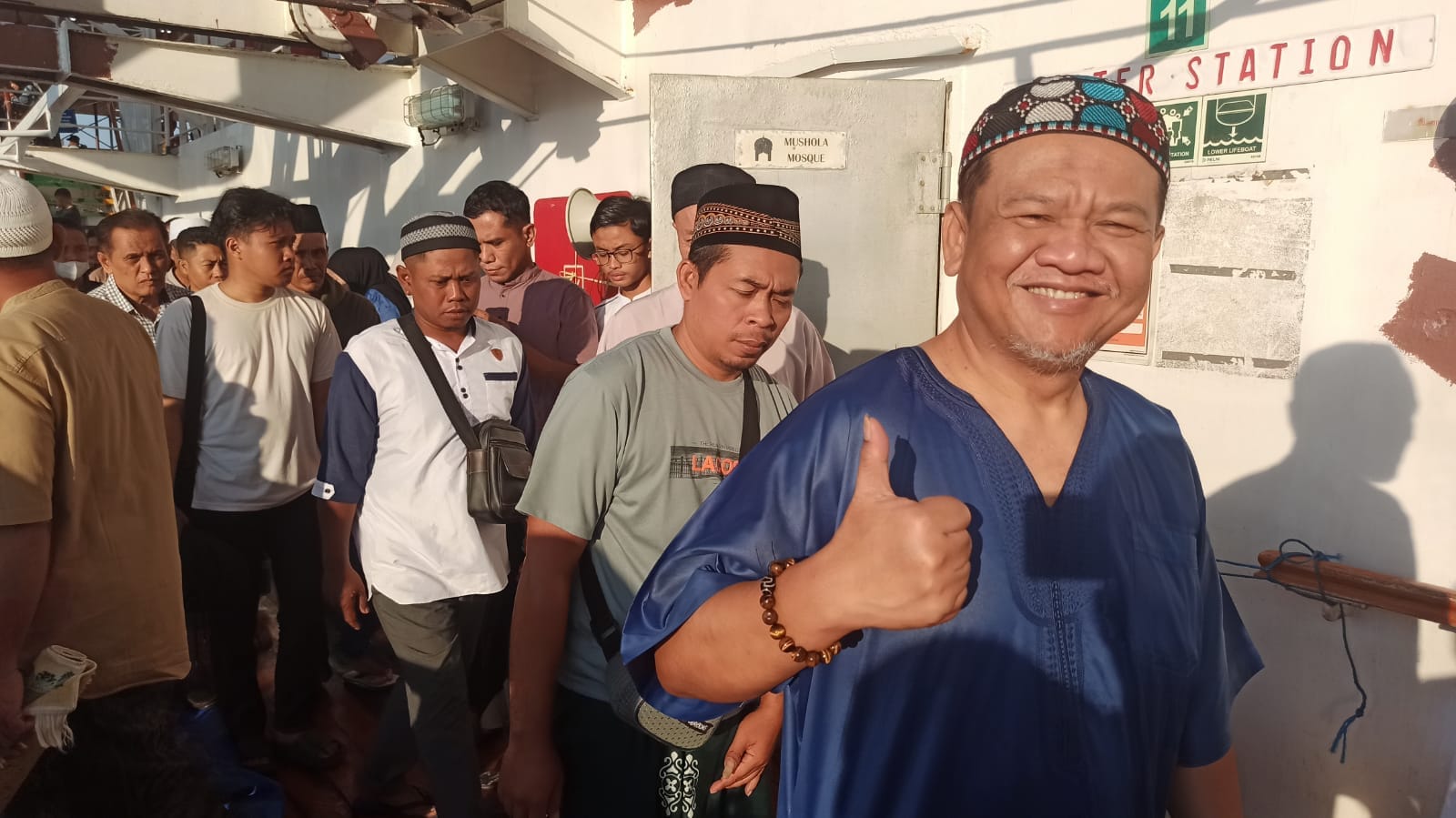 Hidupkan Semangat Idul Adha di Tengah Laut, Sholat Id Berjamaah Digelar di Mushola ANNimah KM Dorolonda