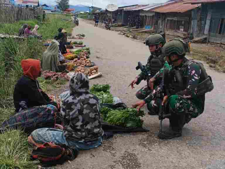 IMG-20260528-WA0024 Pos Obano Jadi Penggerak Ekonomi, Satgas Yonif 2 Marinir Beli Hasil Bumi Warga