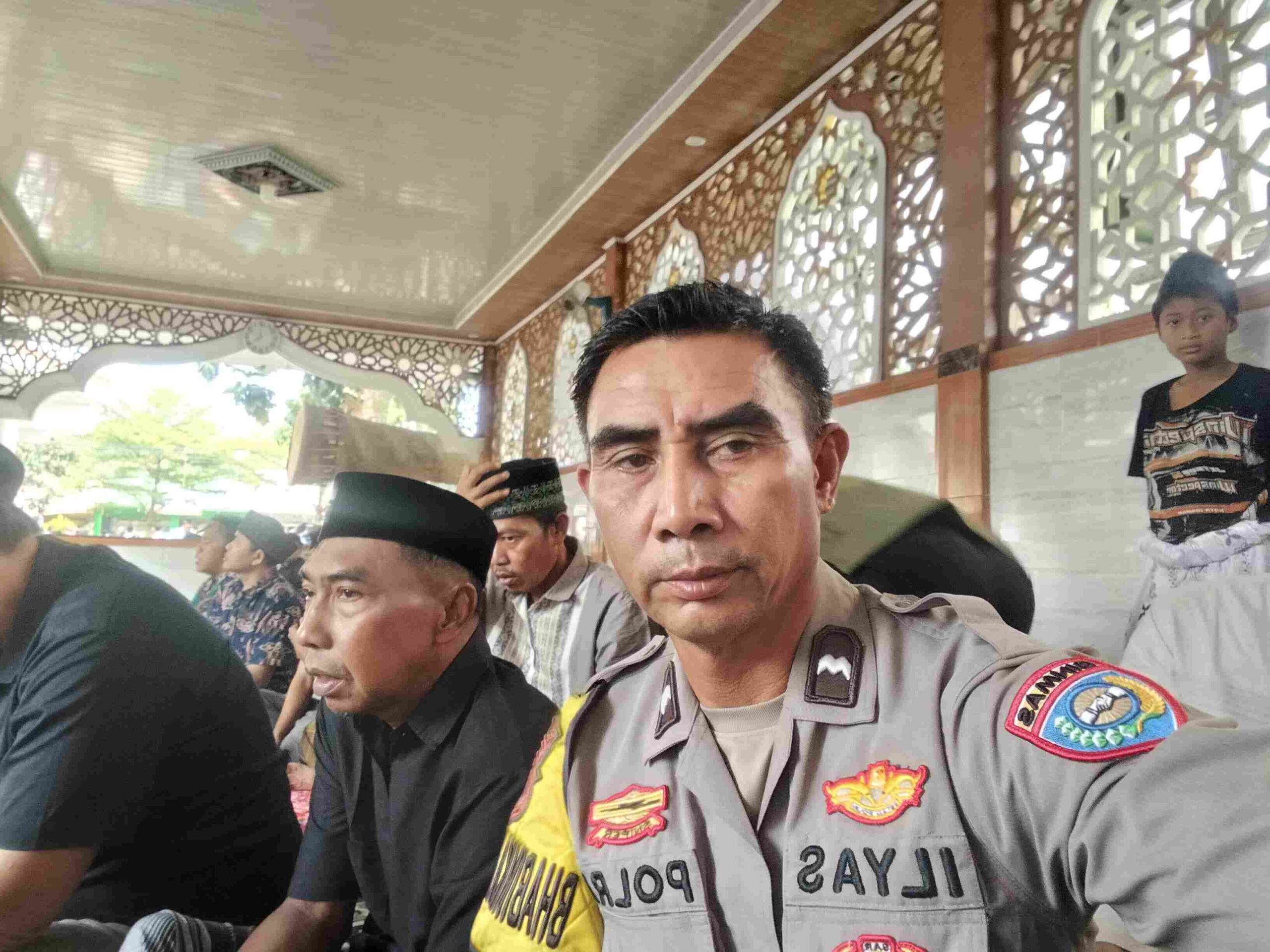 Bhabinkamtibmas Kelurahan Sukamulya Laksanakan Jumat Keliling dan Sampaikan Pesan Kamtibmas