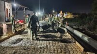 Semangat Tanpa Henti, Satgas TMMD Ke-128 Kodim 0908/Bontang Laksanakan Pengecoran Malam Hari