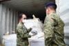 WhatsApp Image 2026-05-27 at 19.13.21 (2) Kasum TNI Tinjau Pemeriksaan Kontainer Mineral Hasil Penindakan TNI AL di Batam