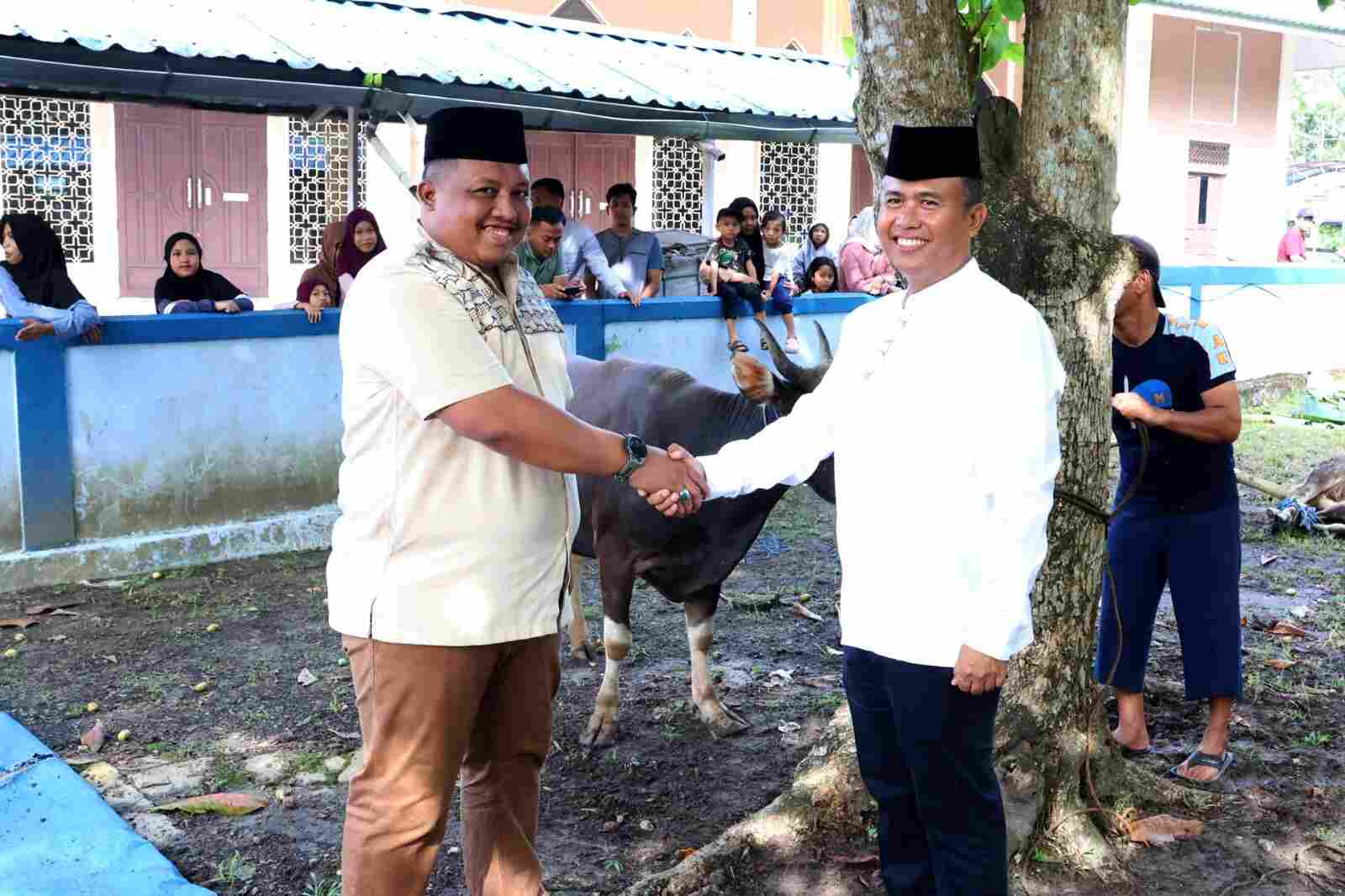 WhatsApp Image 2026-05-28 at 09.58.32 (4) Tak Sekedar Kurban, Lanud Sjamsudin Noor Rajut Kebersamaan dan Kepedulian Semangat Berbagi Kepada Sesama di Hari Raya Idul Adha 1447 H/2026 M