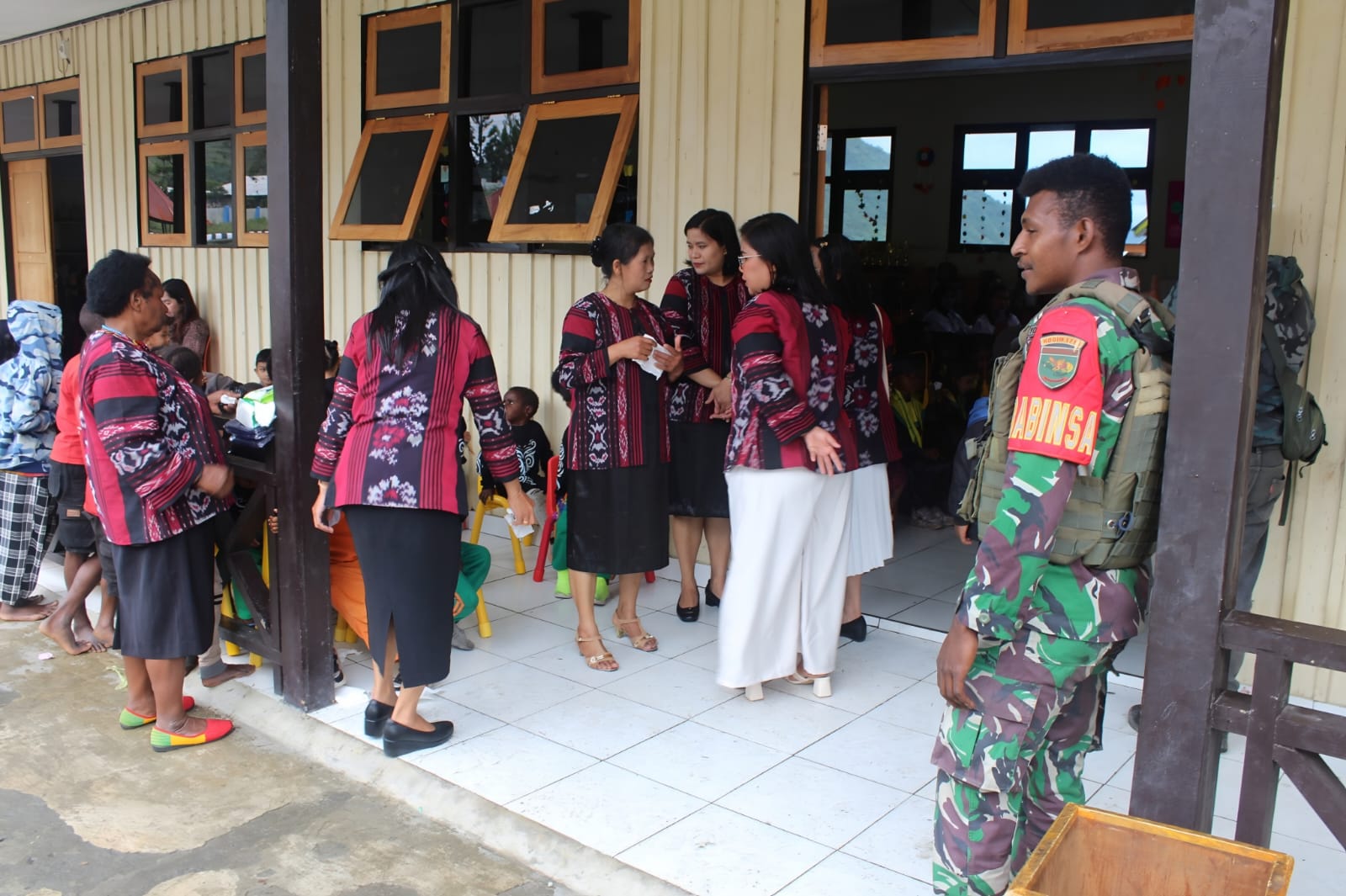Kodim 1714/PJ dan Ibu Persit Hadiri Penyerahan Serta Penamatan Siswa TK B Nagalo Marannu Angkatan XII Tahun Pelajaran 2025/2026