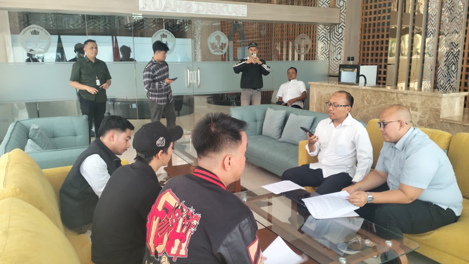 Aksi di Depan Kemendiktisaintek, Mahasiswa Minta Dugaan Korupsi dan Proyek Mangkrak USN Kolaka Diusut Tuntas