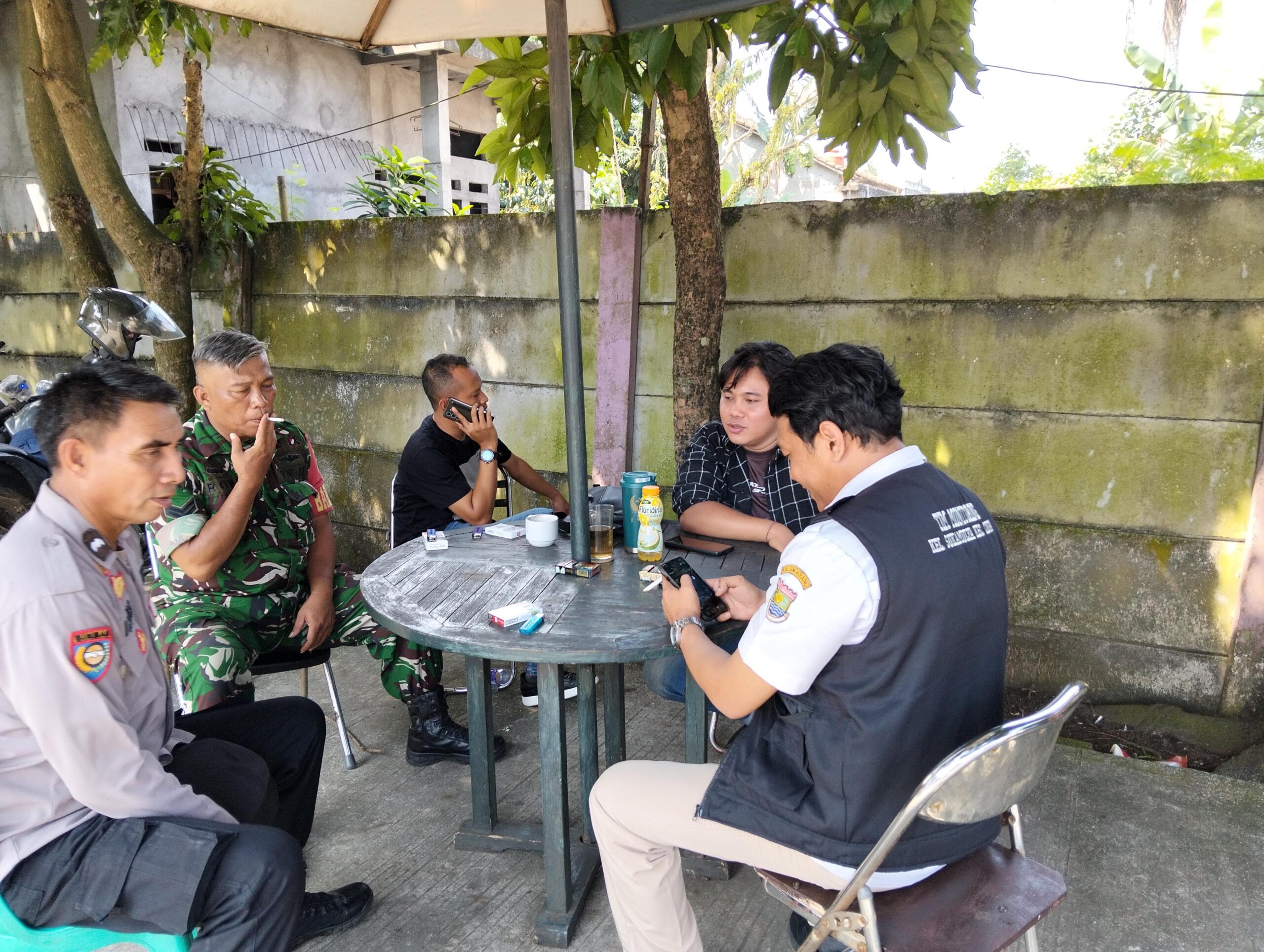 IMG-20260602-WA0096 Program Poliran, Bhabinkamtibmas dan Babinsa Sukamulya Dorong Warga Tetap Produktif dan Jaga Kamtibmas