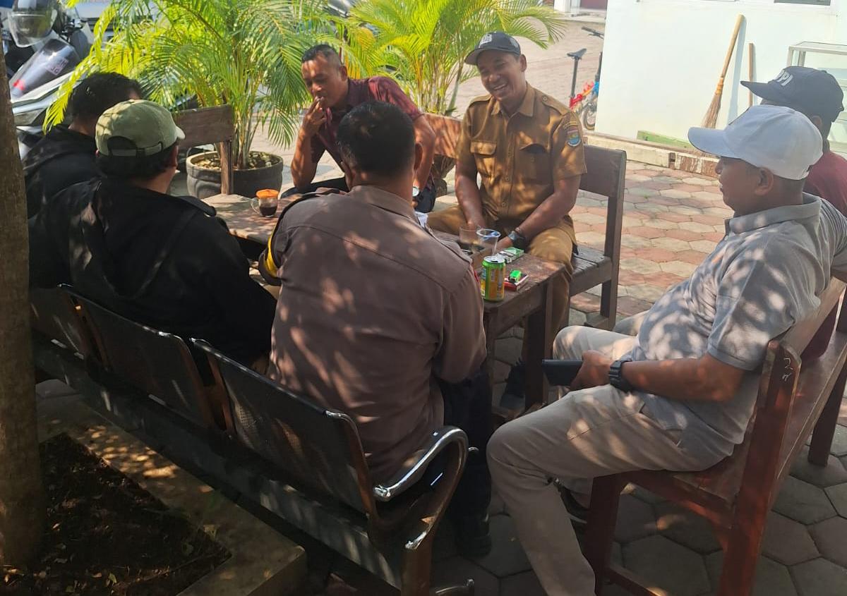 Bhabinkamtibmas Desa Cikupa Sambangi Warga, Pererat Silaturahmi dan Sampaikan Pesan Kamtibmas