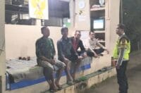 Bhabinkamtibmas Desa Pasir Jaya Sambangi Pos Kamling, Ajak Warga Tingkatkan Kewaspadaan Lingkungan