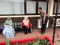 Awalnya Dikira Razia, Kerumunan Polantas Tuban Ini Ternyata Bahas SIM dan STNK