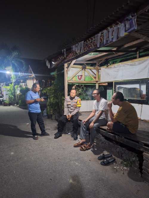IMG-20260609-WA0011 Bhabinkamtibmas Desa Cikupa Aktif Sambangi Pos Ronda, Perkuat Sinergi Kamtibmas Bersama Warga
