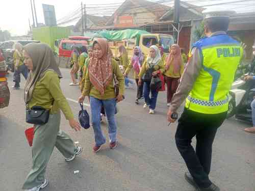 IMG-20260611-WA0066 Personel Polsek Cikupa Laksanakan PECAK Sore Hari, Wujudkan Kelancaran Arus Lalu Lintas di Jam Sibuk