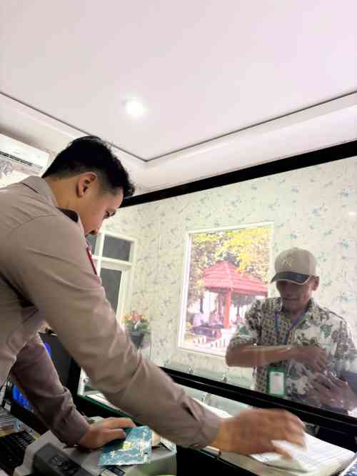 IMG-20260615-WA0003 Bukan Razia, Polantas Tuban Justru Jadi Tempat Warga Bertanya Soal SIM, STNK dan BPKB