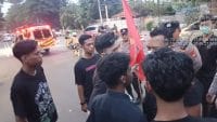 Tolak Kenaikan BBM, Demo LMND di Depan LBH Jakarta Berujung Protes Keras Pengemudi Ambulans