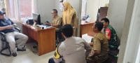 Bhabinkamtibmas dan Babinsa Pasir Jaya Perkuat Sinergitas Melalui Kunjungan ke Kantor Desa