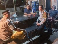 Bhabinkamtibmas Polsek Cikupa Tingkatkan Kamtibmas Melalui Ronda Siskamling Bersama Warga Desa Sukadamai