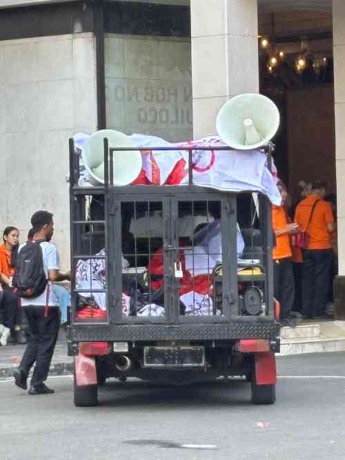 IMG-20260618-WA0028 Wakapolres Jakpus Pimpin Apel Besar, Tekankan Pendekatan Humanis Hadapi Demo Mahasiswa