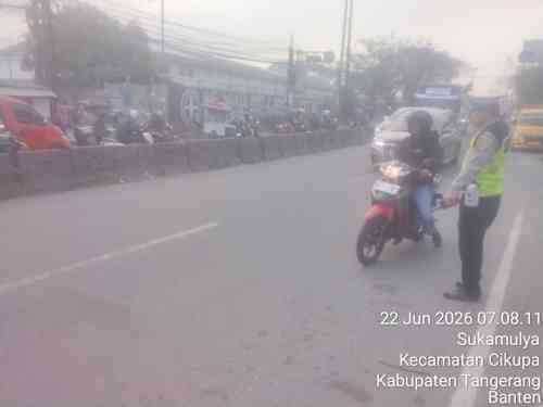 IMG-20260622-WA0054 AIPTU Sapudin Laksanakan Pengaturan Lalu Lintas Pagi, Wujudkan Kamseltibcar Lantas di Jalur Columbus Cikupa