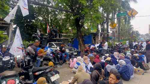 Upah Dinilai Tak Sesuai Ketentuan, Ratusan Buruh PT Molex Ayus Gelar Aksi di Depan Pabrik