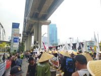Tanah Kami Dirampas! Massa KNARA Mengamuk di Depan Kementerian UMKM