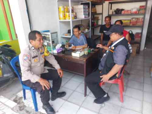 Bhabinkamtibmas Desa Sukadamai Sambangi Warung Warga, Perkuat Kemitraan dan Serap Aspirasi