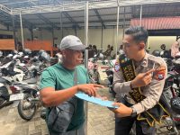 Ramai di Pinggir Jalan Tuban, Warga Kaget Polantas Tuban Justru Layani Urusan SIM dan STNK