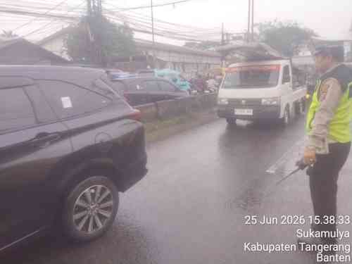 IPTU Udi Muhdi Hadir di Tengah Kepadatan, Arus Lalu Lintas Cikupa Tetap Lancar