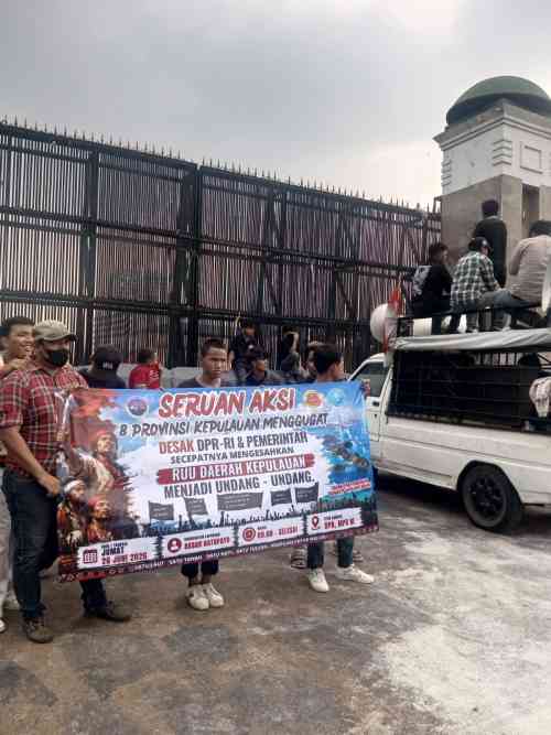Massa Pemuda Kepulauan Geruduk DPR RI, Desak RUU Daerah Kepulauan Segera Disahkan