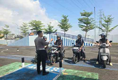 Warga Tuban Tak Menyangka, Pertemuan Singkat dengan Polantas Tuban Ungkap Solusi SIM STNK