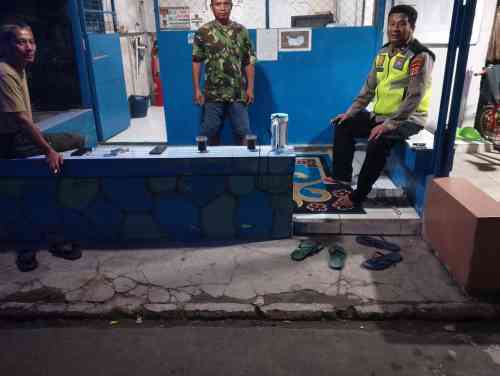Aiptu Tri Iskandar Aktif Ronda Siskamling, Perkuat Sinergi Jaga Keamanan Lingkungan