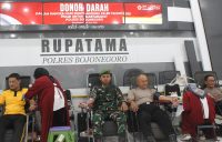 Babinsa Kodim Bojonegoro Ikuti Donor Darah Hari Bhayangkara Tahun 2026