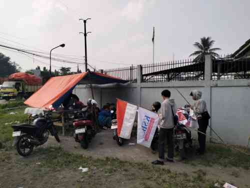 Polsek Cikupa Kawal Aksi Buruh PT Doga Group Internasional Secara Humanis, Situasi Tetap Aman dan Kondusif