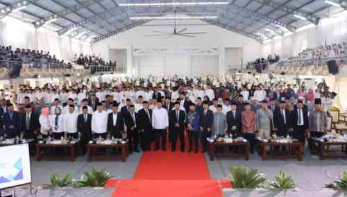 Nusron Wahid Serahkan 1.029 Sertipikat Tanah Wakaf di ICOP 2026