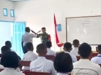 Babinsa Koramil Timika Beri Pembekalan kepada Siswa-Siswi Baru SMA Taruna Timika