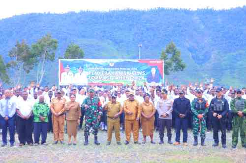 WhatsApp Image 2026-06-24 at 14.28.53 Kodim 1714/PJ dan Polri Berikan Dukungan Penuh Bersama Pemda Kab. Puncak Jaya Dalam Penyerahan SK Pengangkatan CPNS Formasi Tahun 2024