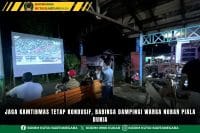 Jaga Kamtibmas Tetap Kondusif, Babinsa Dampingi Warga Nobar Piala Dunia