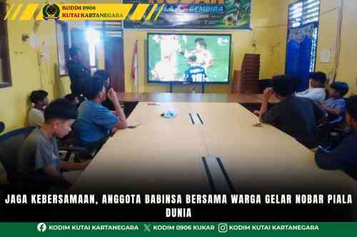 foto website (36) Jaga Kebersamaan, Anggota Babinsa Bersama Warga Gelar Nobar Piala Dunia