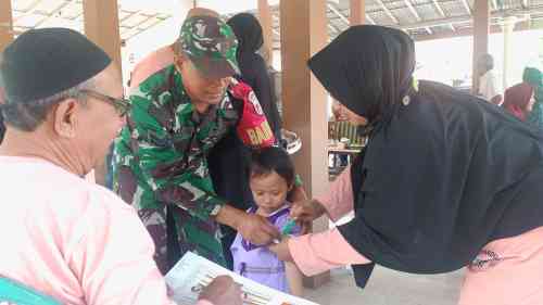 01 Dukung Kesehatan Masyarakat, Serka Anton Ady Dampingi Pelaksanaan Posyandu ILP Kelurahan Sananwetan