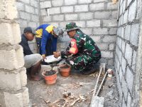 Wujukan Sanitas Sehat, Pelda Slamet Puji Bantu Pembangunan MCK Warga Tulungrejo