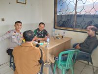 Sambang ke RS Metro Hospital, Bhabinkamtibmas Sukamulya Perkuat Sinergi Keamanan dengan Petugas Security
