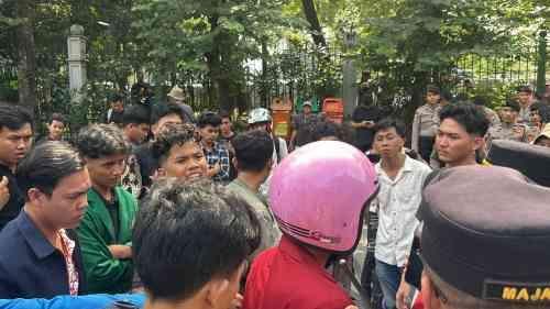 IMG-20260702-WA0013 Ricuh Tekanan Awal Aksi IMATARA di Monas, Massa Tertahan Saat Ingin ke Istana