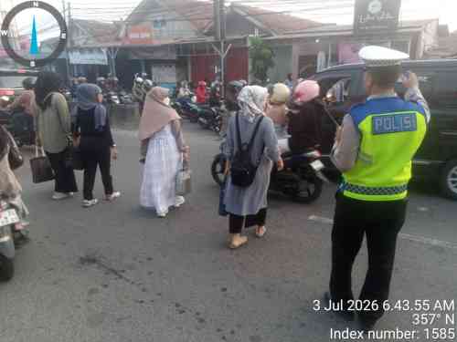 IMG-20260703-WA0018 Aiptu Asep Kusheri Atur Arus Lalu Lintas Pagi, Wujudkan Kelancaran Aktivitas Warga di Cikupa