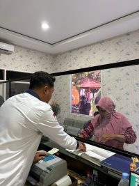 Humanis dan Solutif, Polantas Tuban Dampingi Warga Selesaikan Persoalan SIM, STNK dan BPKB