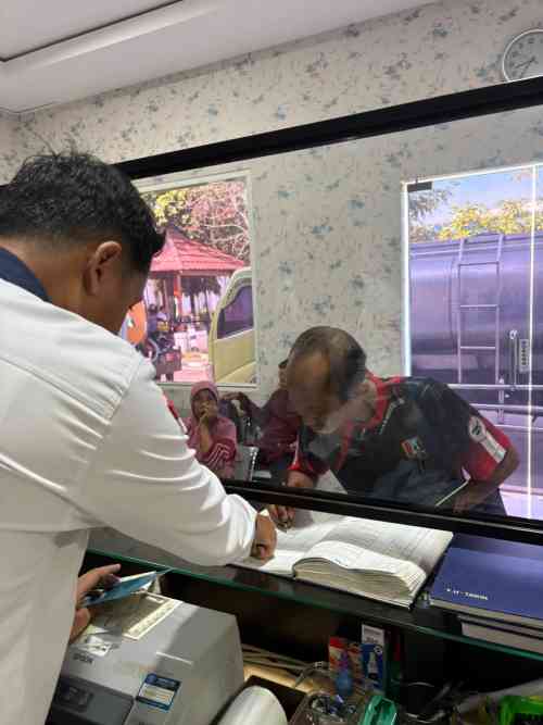 Layanan Polantas Tuban Ramai Didatangi Pengendara, Konsultasi SIM dan STNK Berlangsung Humanis