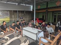 Bhabinkamtibmas Desa Pasir Jaya Sambangi Pos Kamling, Perkuat Sinergi Warga Jaga Keamanan Lingkungan
