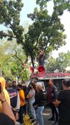 Puluhan Massa Korban Penggusuran Datangi Balai Kota DKI Jakarta