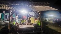 Kanit Binmas Polsek Cikupa Sambangi Pos Satkamling Desa Budimulya, Perkuat Sinergi Jaga Keamanan Lingkungan