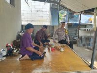 Bhabinkamtibmas Kelurahan Sukamulya Sambangi Tokoh Masyarakat, Perkuat Sinergi Jaga Kamtibmas
