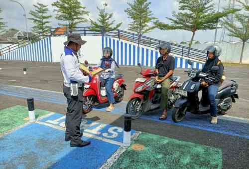 IMG-20260709-WA0001 Konsultasi Gratis SIM, STNK, dan BPKB Bersama Polantas Tuban Jadi Magnet Warga Pagi Hari