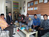Bhabinkamtibmas Desa Bitung Jaya Sambangi Kepala MIN 4 Tangerang, Perkuat Sinergi Ciptakan Kamtibmas Kondusif